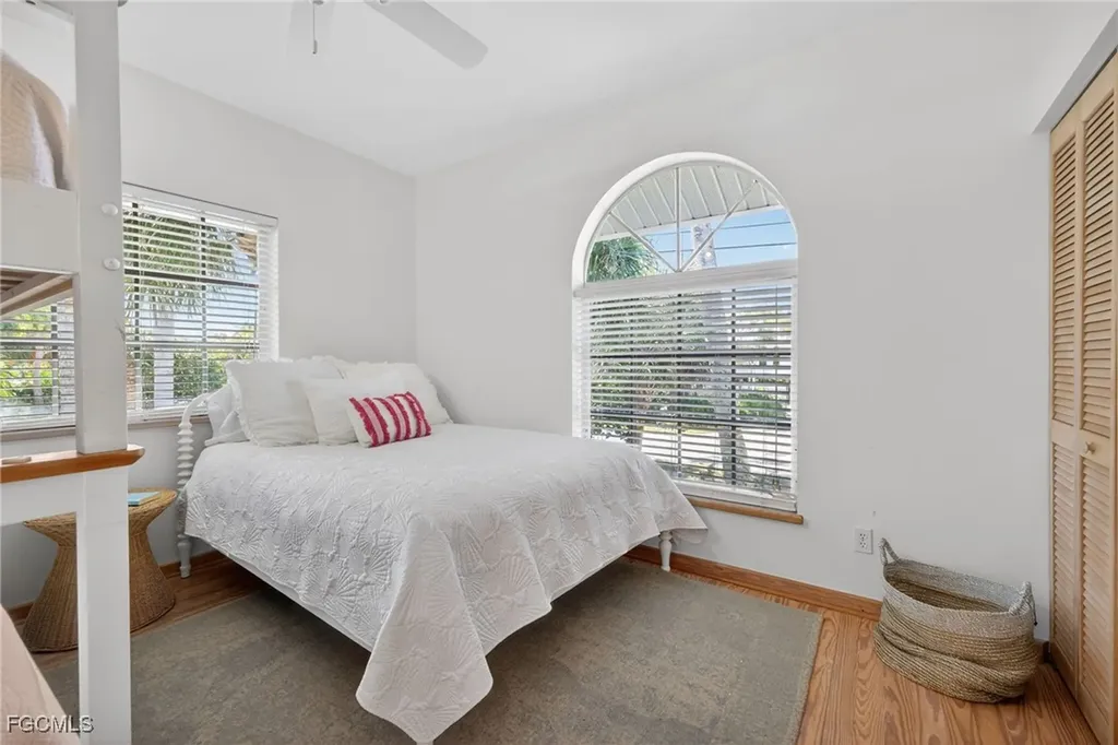 556 Sea Oats Drive Sanibel FL 33957
