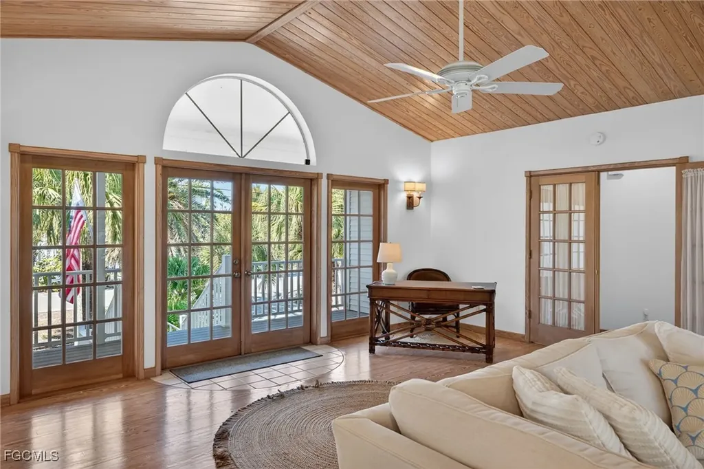 556 Sea Oats Drive Sanibel FL 33957