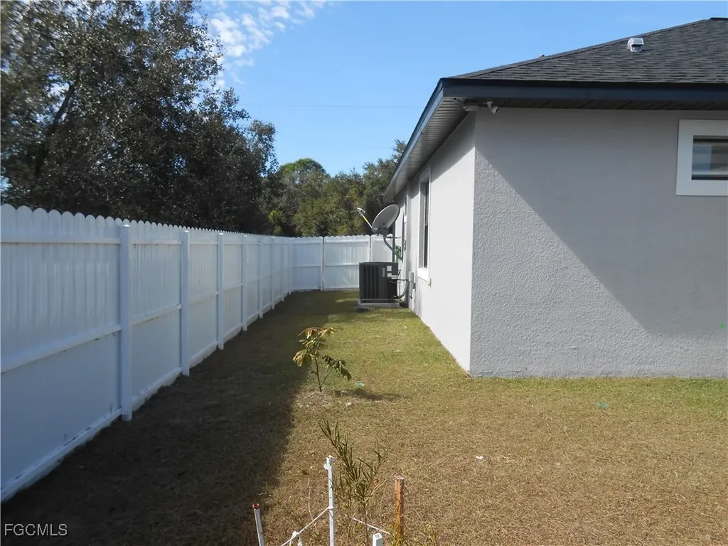 6033 Kumquat Circle Labelle FL 33935