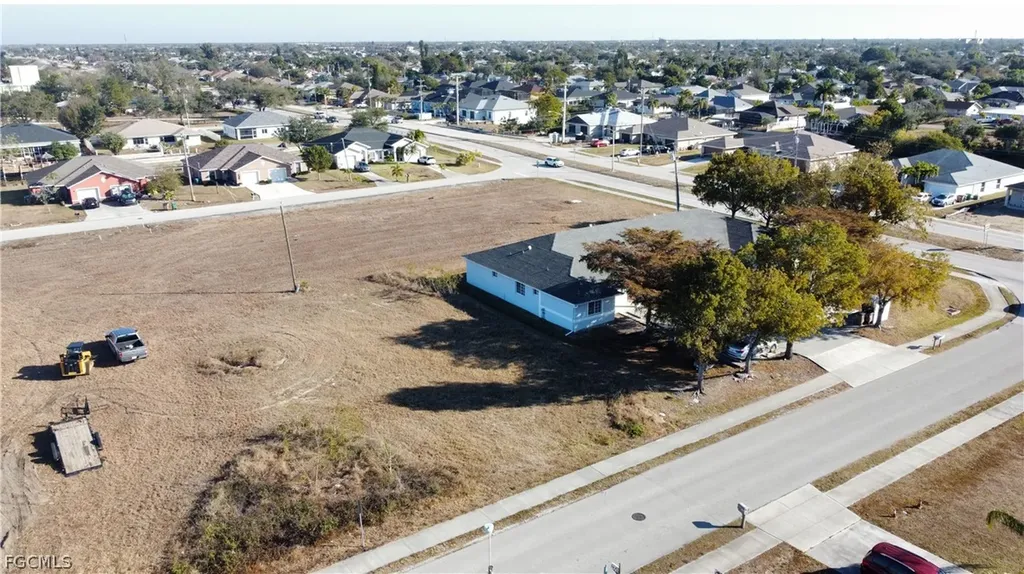 711 SE 8th Street Cape Coral FL 33990