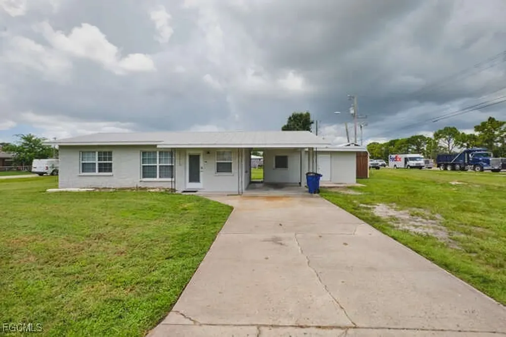1637 Piney Road North Fort Myers FL 33903