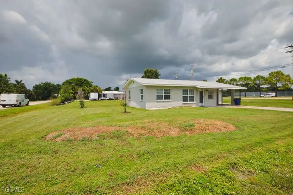 1637 Piney Road North Fort Myers FL 33903