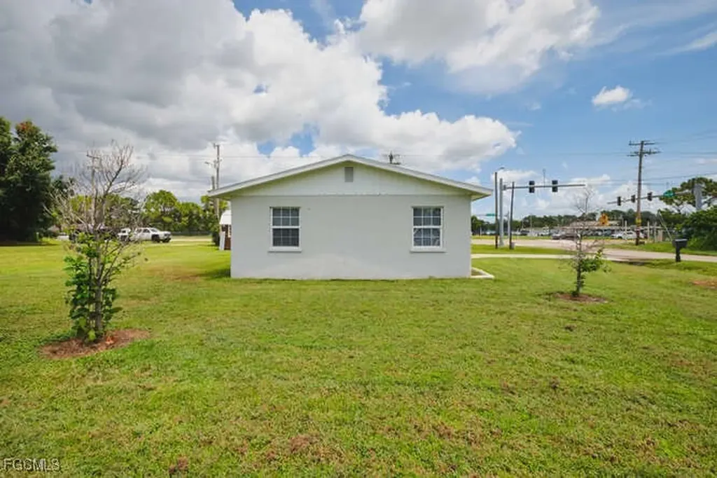 1637 Piney Road North Fort Myers FL 33903