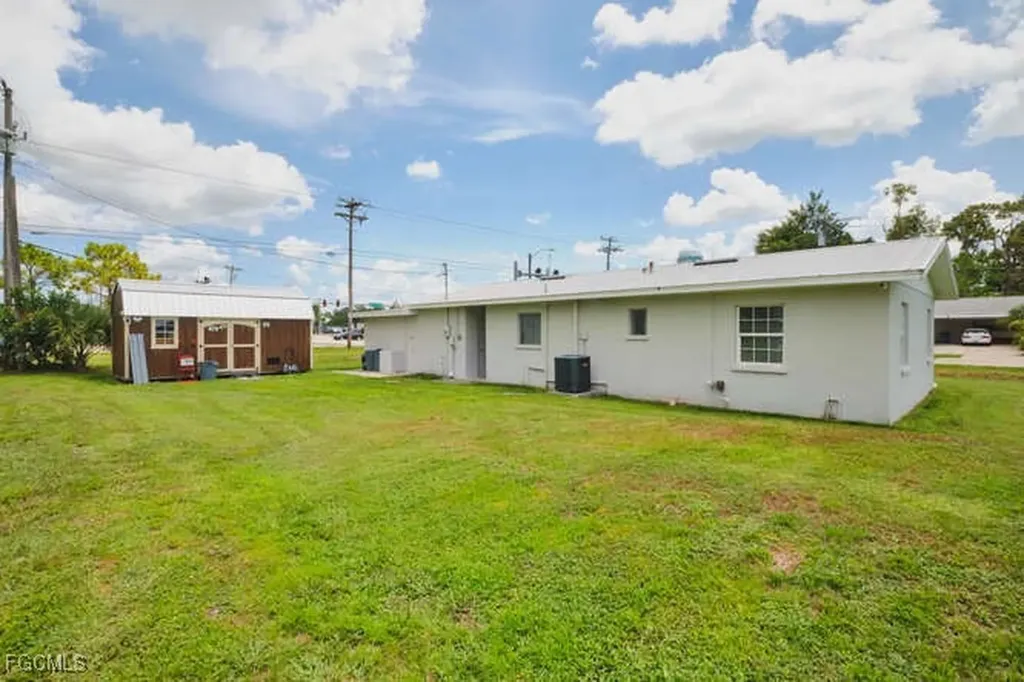 1637 Piney Road North Fort Myers FL 33903