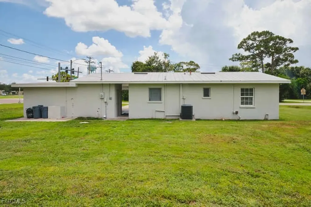 1637 Piney Road North Fort Myers FL 33903