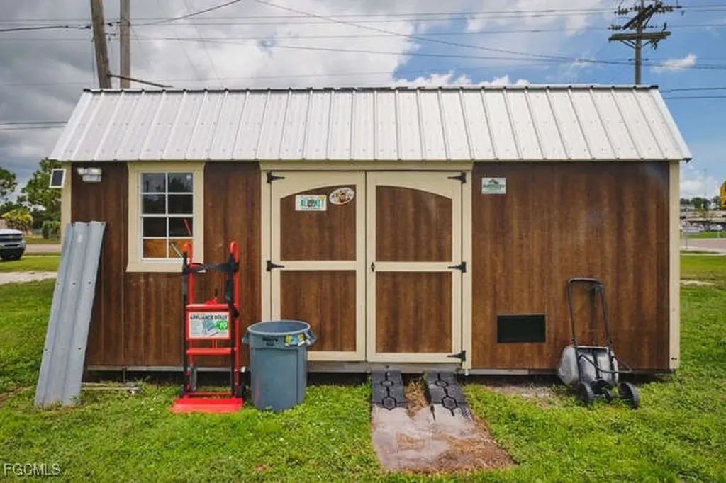 1637 Piney Road North Fort Myers FL 33903