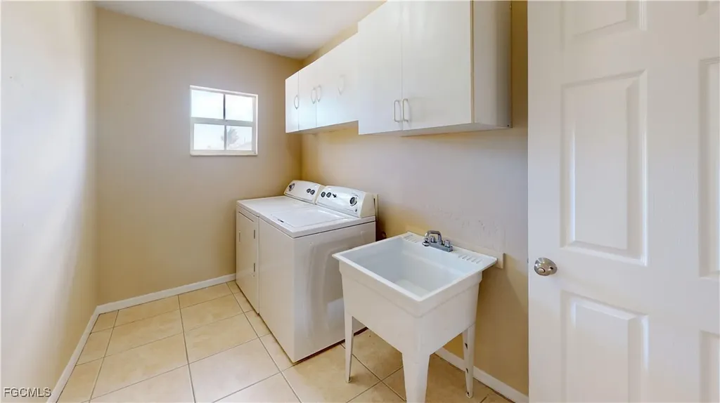 1924 NW 16th Place Cape Coral FL 33993