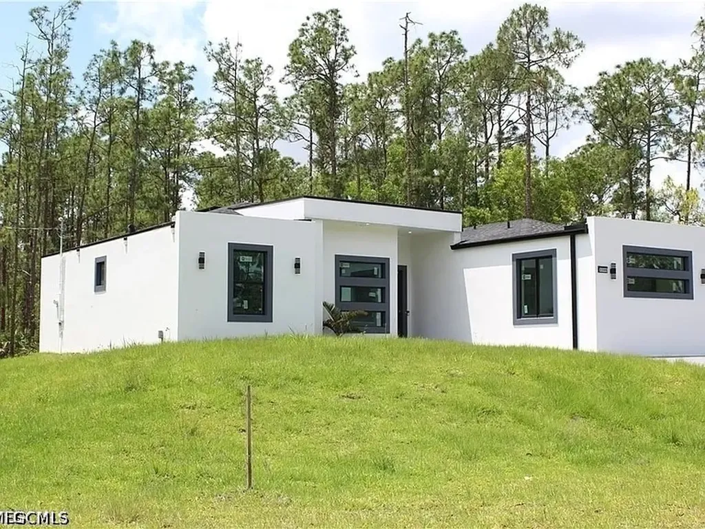 3306 E 2nd Street Lehigh Acres FL 33936