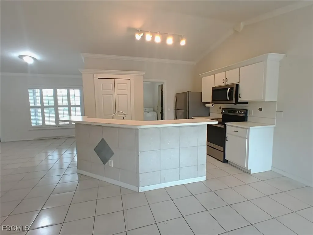 2727 SE 8th Avenue Cape Coral FL 33904