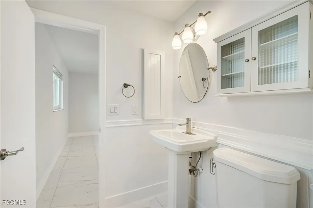 2214 SE 13th Street Cape Coral FL 33990