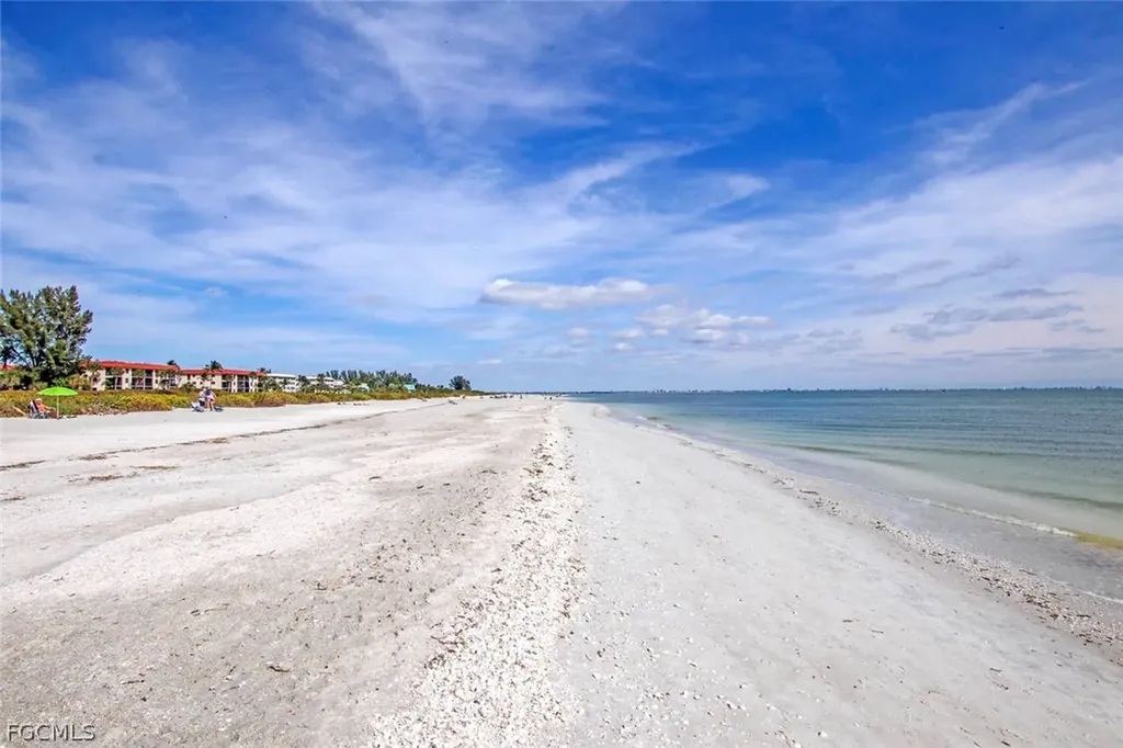 Sanibel FL, 827 E Gulf Drive, Unit E4
