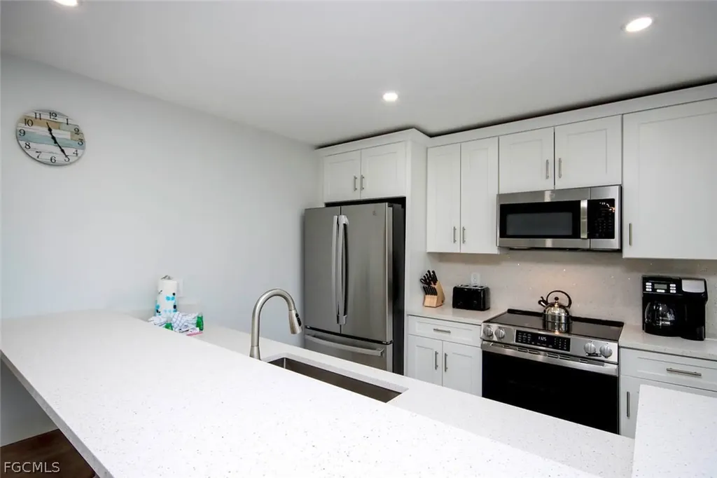 827 E Gulf Drive Sanibel FL 33957