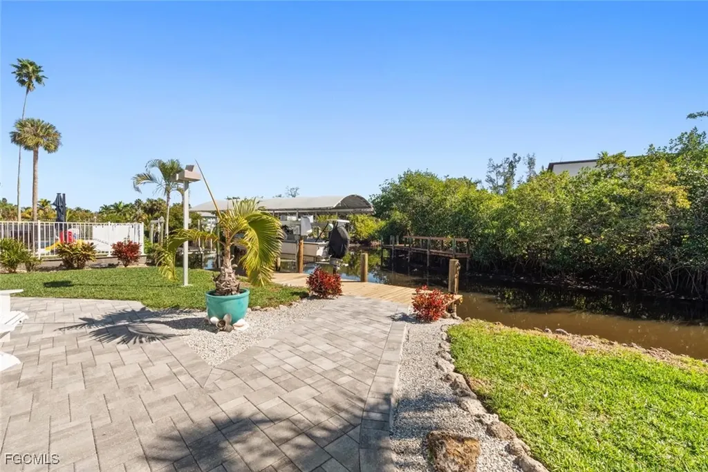 7238 Coca Sabal Lane Fort Myers FL 33908
