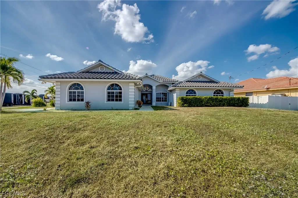 823 SW 10th Street Cape Coral FL 33991