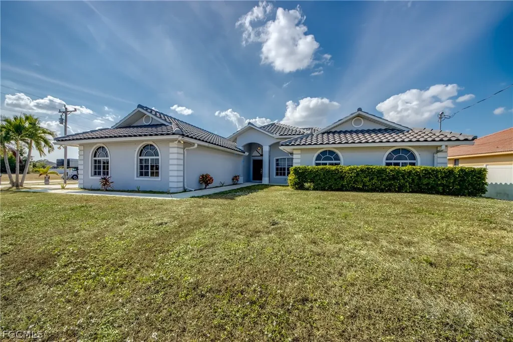 823 SW 10th Street Cape Coral FL 33991