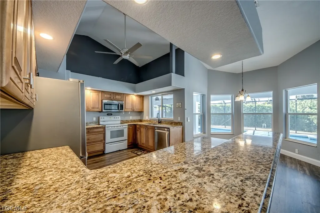 823 SW 10th Street Cape Coral FL 33991