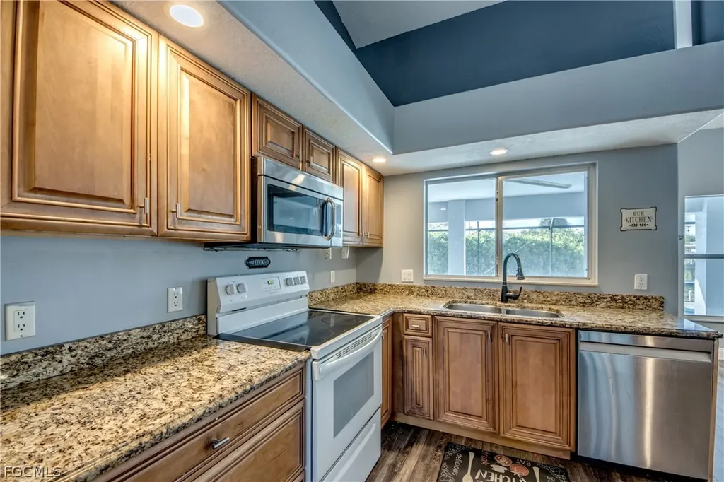 823 SW 10th Street Cape Coral FL 33991