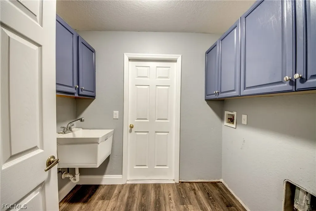 823 SW 10th Street Cape Coral FL 33991