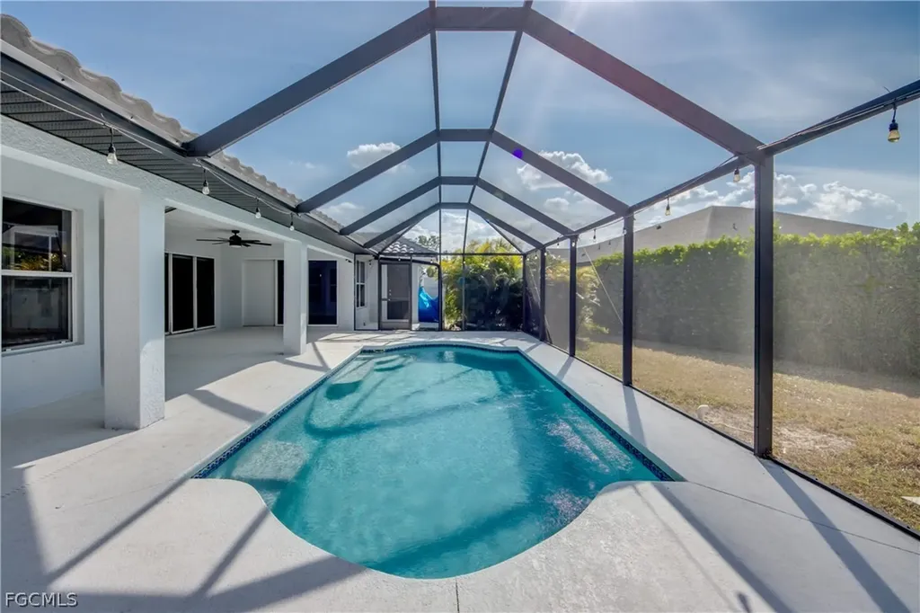 823 SW 10th Street Cape Coral FL 33991