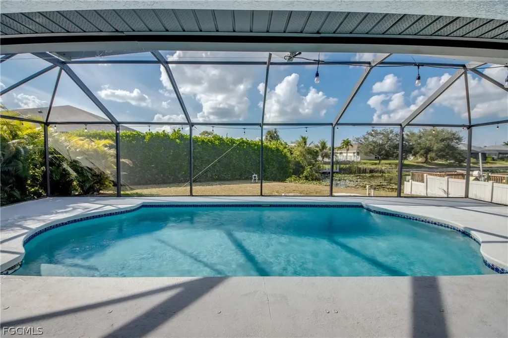 823 SW 10th Street Cape Coral FL 33991