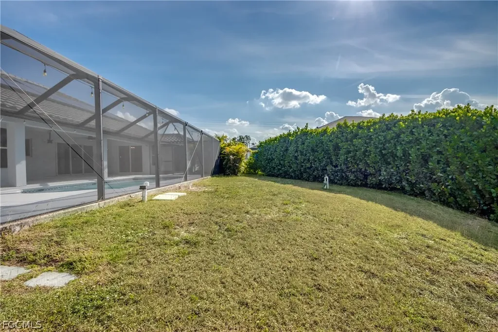 823 SW 10th Street Cape Coral FL 33991