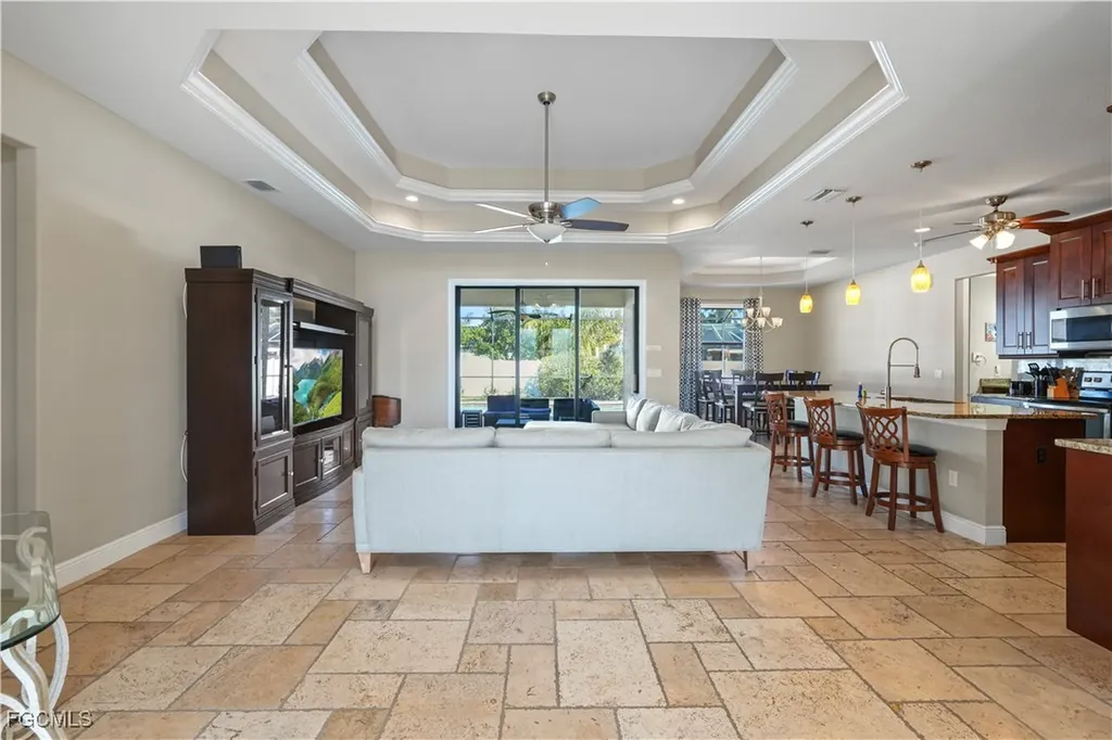2121 SW 39th Terrace Cape Coral FL 33914