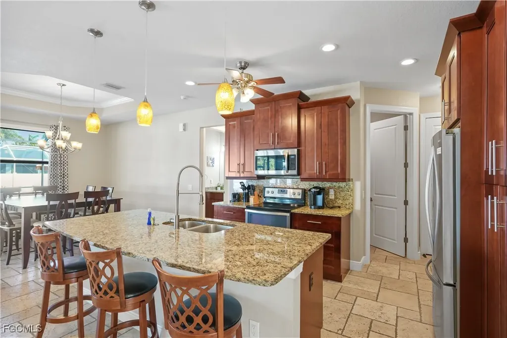 2121 SW 39th Terrace Cape Coral FL 33914