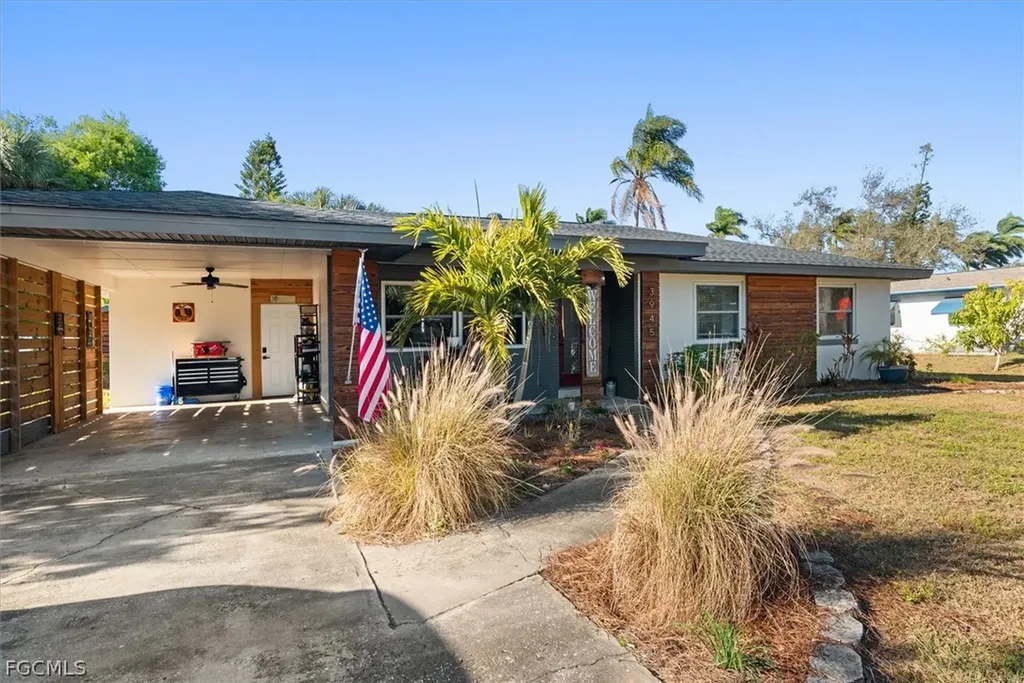 3945 Edgewood Avenue Fort Myers FL 33916