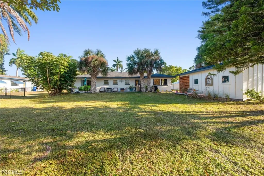 3945 Edgewood Avenue Fort Myers FL 33916