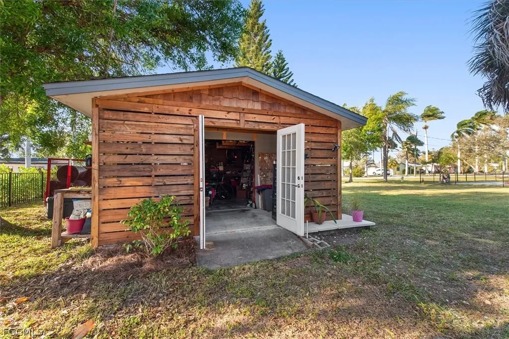 3945 Edgewood Avenue Fort Myers FL 33916