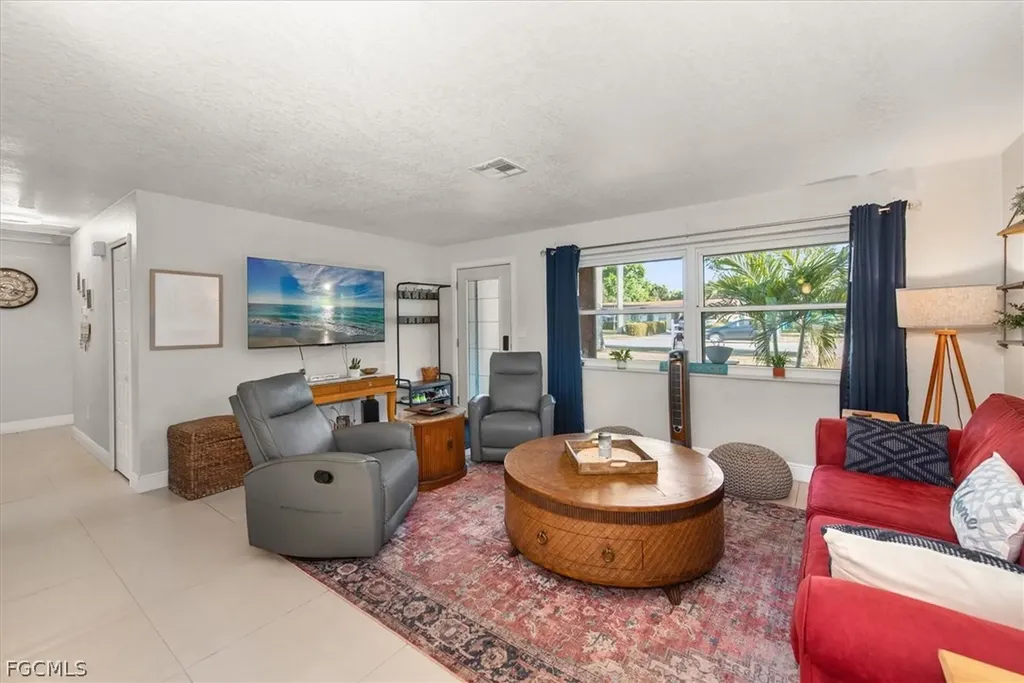3945 Edgewood Avenue Fort Myers FL 33916