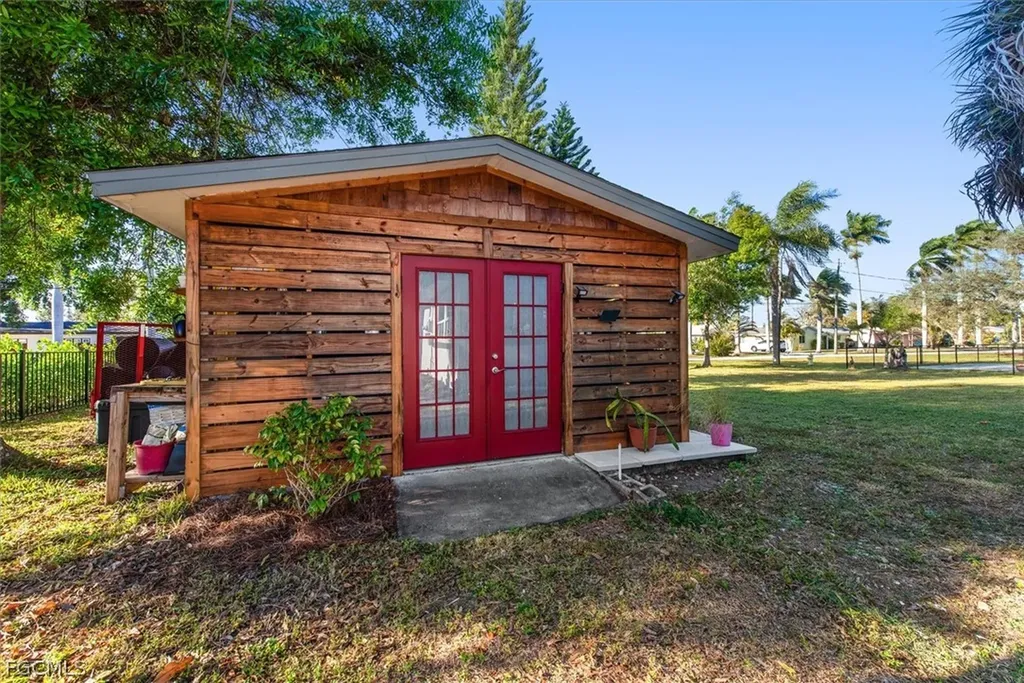 3945 Edgewood Avenue Fort Myers FL 33916