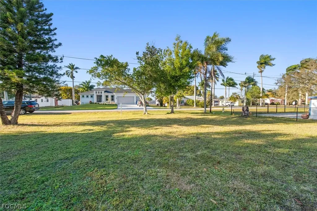 3945 Edgewood Avenue Fort Myers FL 33916