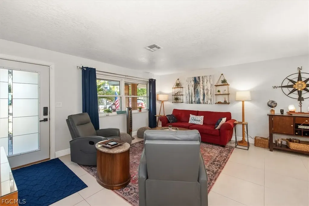 3945 Edgewood Avenue Fort Myers FL 33916