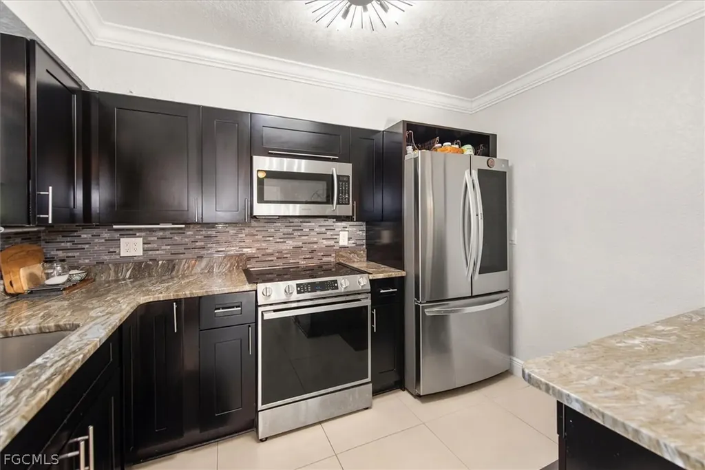 3945 Edgewood Avenue Fort Myers FL 33916