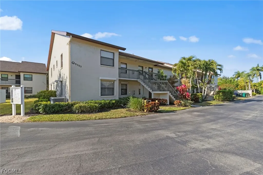 9305 Lake Park Drive Fort Myers FL 33919