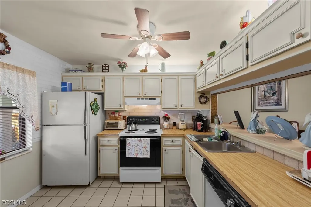 9305 Lake Park Drive Fort Myers FL 33919
