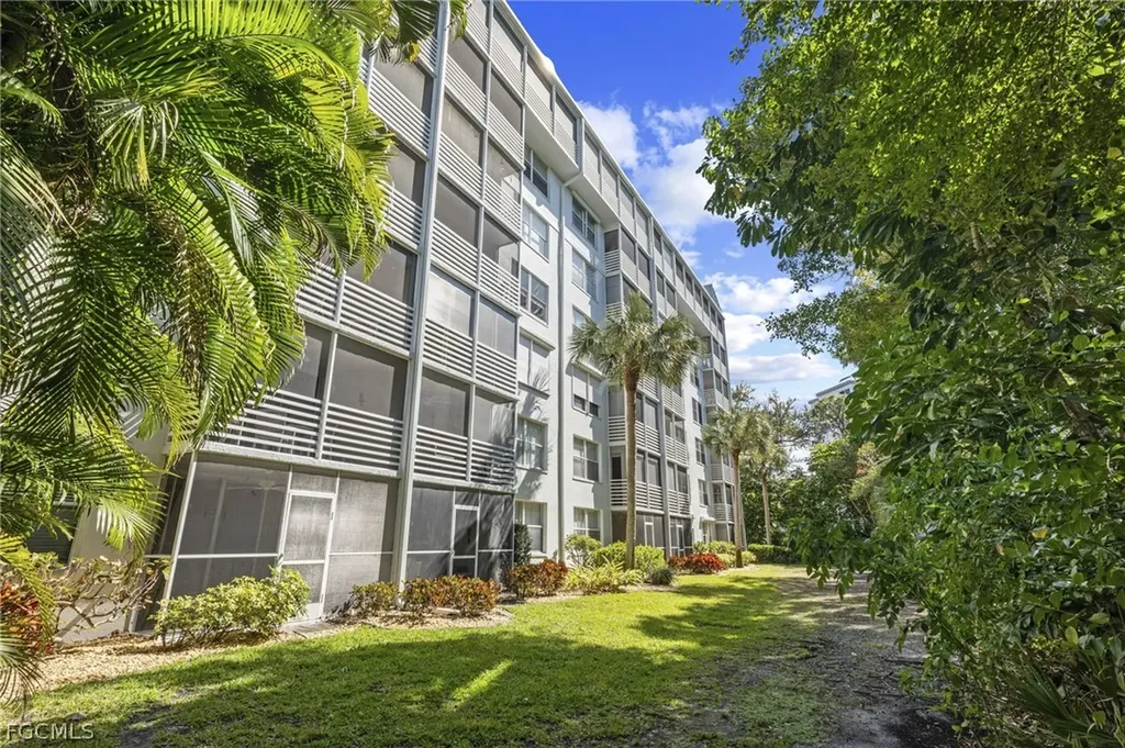 290 Naples Cove Drive Naples FL 34110