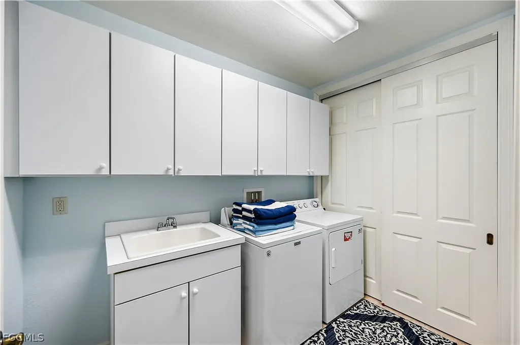 7832 Hawthorne Drive Naples FL 34113
