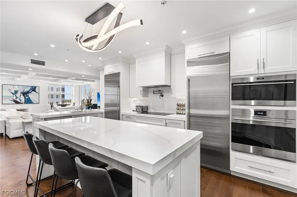 Fort Myers FL, 14250 Royal Harbour Court, Unit 916