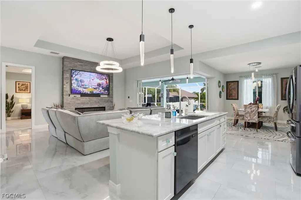 3733 SW 1st Lane Cape Coral FL 33991