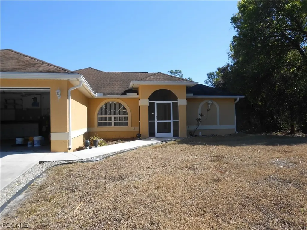 612 Mcarthur Avenue Lehigh Acres FL 33936