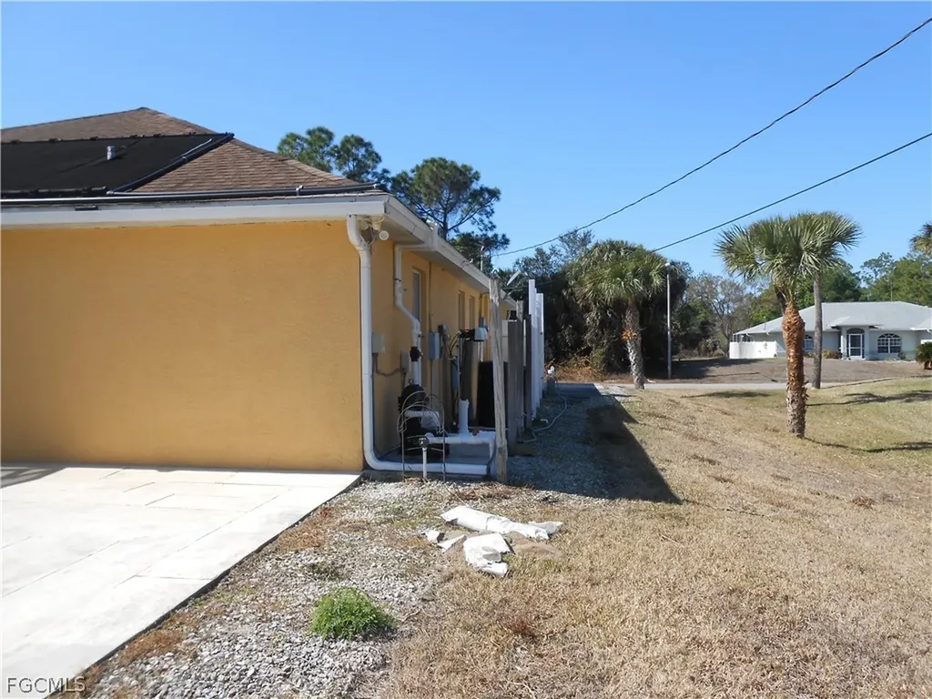 612 Mcarthur Avenue Lehigh Acres FL 33936