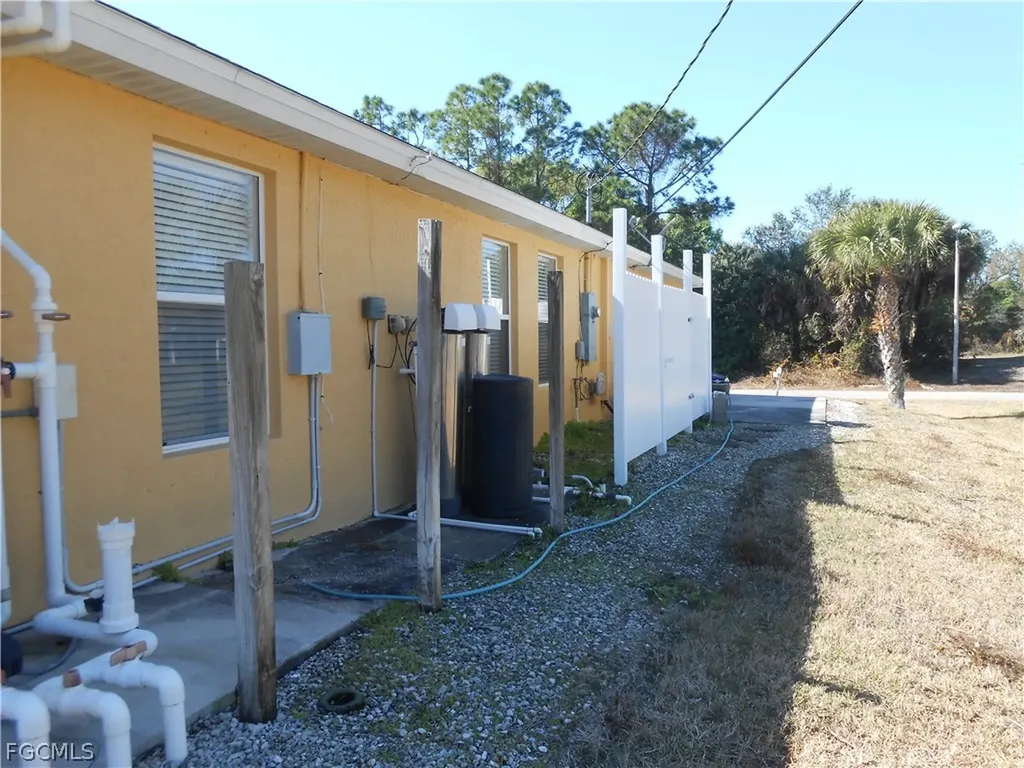 612 Mcarthur Avenue Lehigh Acres FL 33936