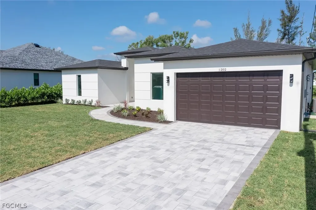 1202 SW 8th Place Cape Coral FL 33991