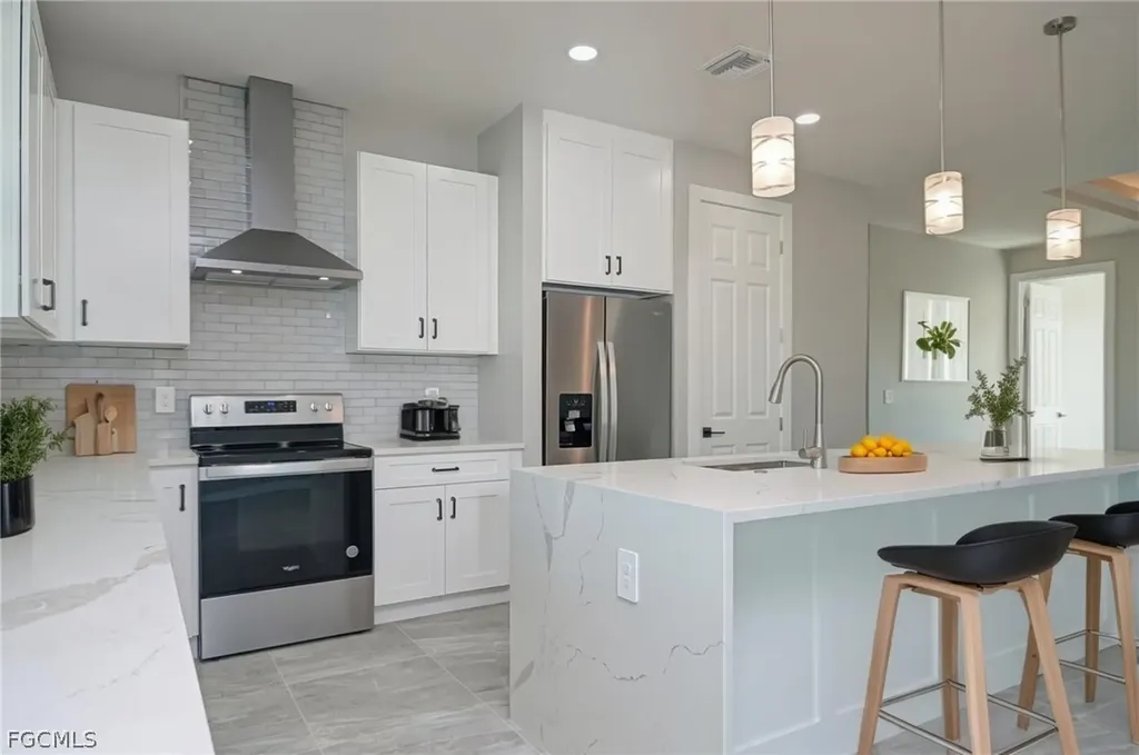 1202 SW 8th Place Cape Coral FL 33991