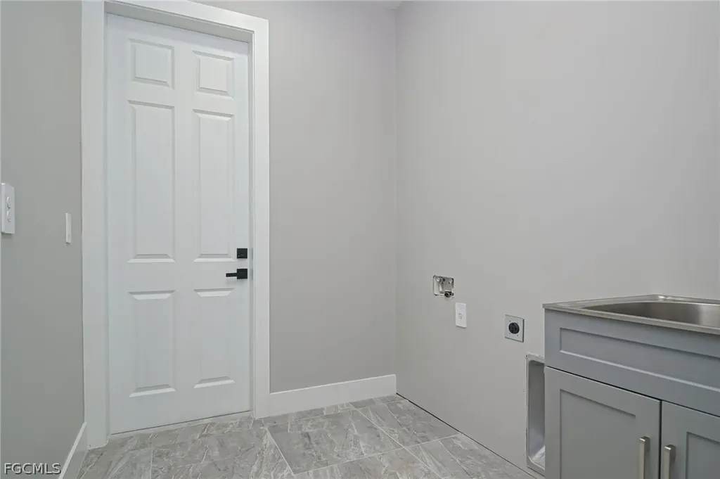1202 SW 8th Place Cape Coral FL 33991