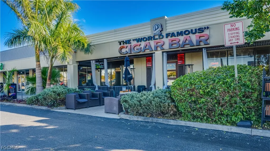 1201-1317 Cape Coral Parkway E Cape Coral FL 33904