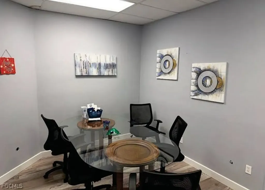 1201-1317 Cape Coral Parkway E Cape Coral FL 33904