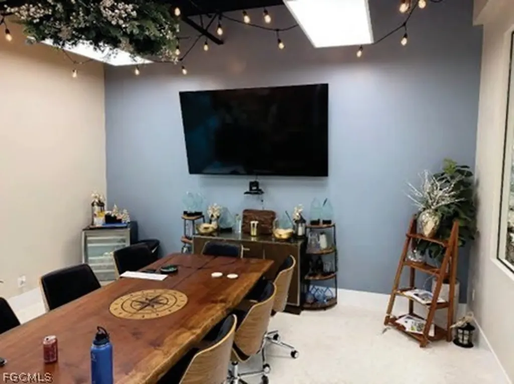 1201-1317 Cape Coral Parkway E Cape Coral FL 33904
